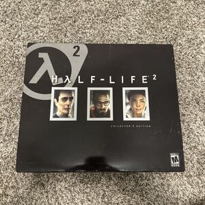 Half-Life 2 Collector's Edition With Game And Hint Book, Big Box